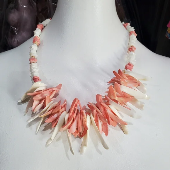 Vintage Beautiful Natural Shell Necklace Coral and White Colors